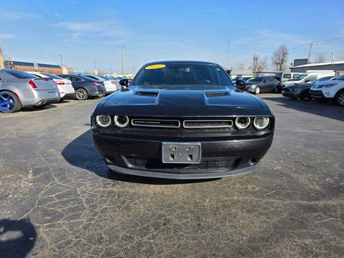 Used 2019 Dodge Challenger SXT image 21
