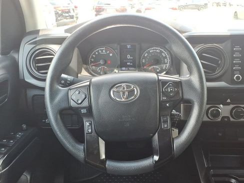 Used 2022 Toyota Tacoma SR AWD/4WD image 12