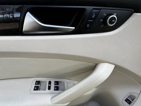 Used 2014 Volkswagen Passat TDI SEL Premium image 14