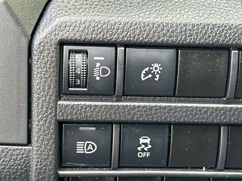 Used 2025 Toyota Tacoma SR image 31