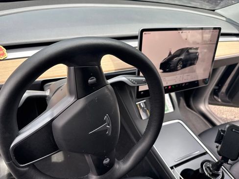 Used 2024 Tesla Model Y Long Range AWD/4WD image 9