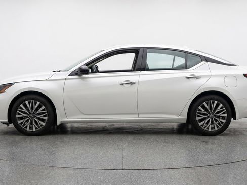 Used 2025 Nissan Altima 2.5 SV image 5