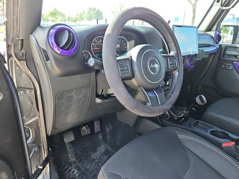 Used 2016 Jeep Wrangler Unlimited Sahara w/ Connectivity Group AWD/4WD image 10