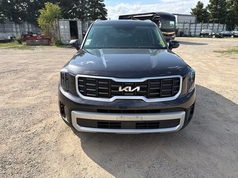 Used 2025 Kia Telluride S FWD image 3