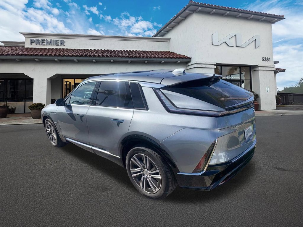 Used 2024 Cadillac Lyriq Luxury AWD/4WD image 8