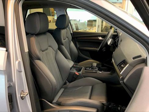 Certified 2025 Audi Q5 2.0T Premium Plus w/ Premium Plus Package image 8