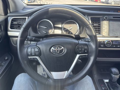 Used 2018 Toyota Highlander Limited image 10