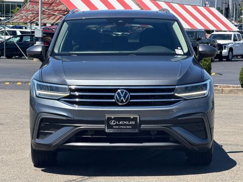 Used 2023 Volkswagen Tiguan SE w/ Panoramic Sunroof Package FWD image 10