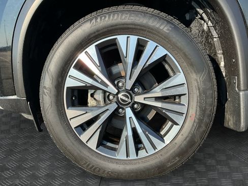 Used 2023 Nissan Rogue SV AWD/4WD image 9