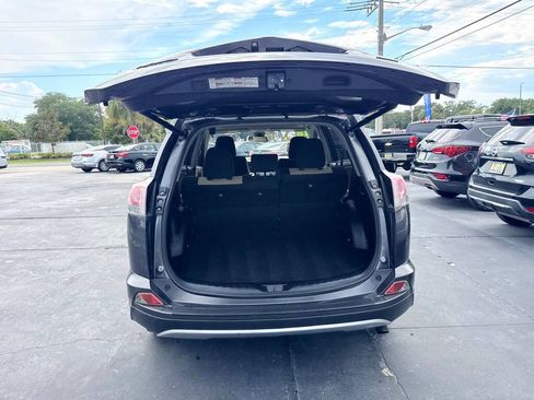Used 2018 Toyota RAV4 XLE FWD image 6