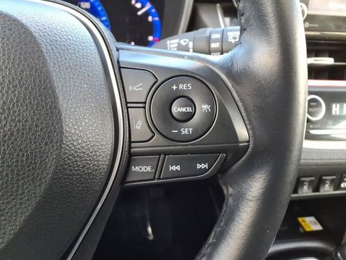 Used 2022 Toyota Corolla Cross XLE w/ Convenience Package image 13