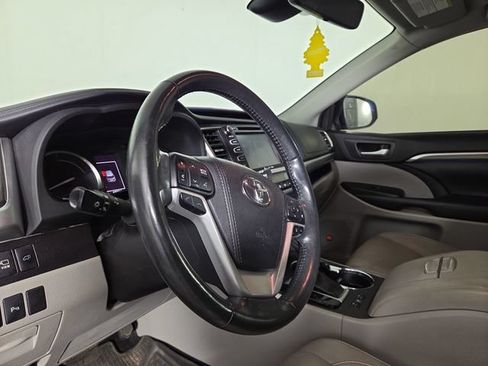 Used 2018 Toyota Highlander Limited Platinum AWD/4WD image 14