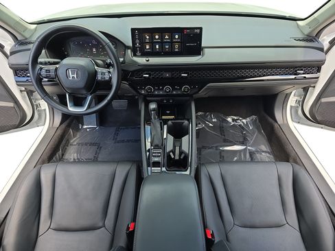 Used 2024 Honda Accord Touring image 9