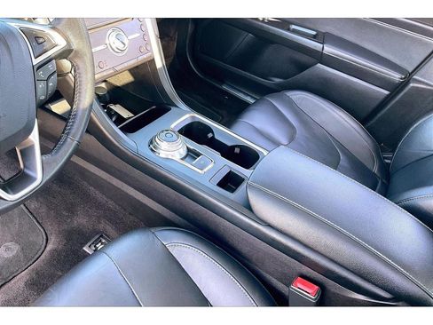 Used 2017 Ford Fusion Titanium FWD image 19