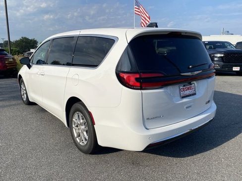 New 2026 Chrysler Pacifica Select image 5