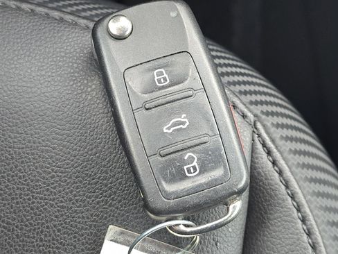 Used 2014 Volkswagen Beetle TDI image 27