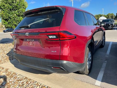Used 2024 Toyota Grand Highlander XLE FWD image 3