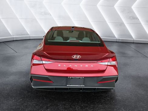 Certified 2025 Hyundai Elantra SE image 3