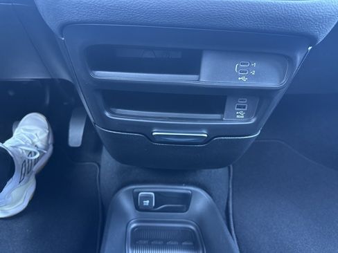 New 2026 Chrysler Pacifica Select image 70