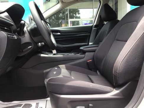 Used 2025 Nissan Altima 2.5 SV FWD image 9