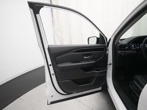 Certified 2025 Honda Pilot Touring image 29