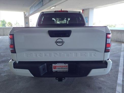 New 2025 Nissan Frontier SV w/ SV Convenience Package image 9