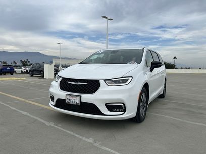 Used 2024 Chrysler Pacifica Limited