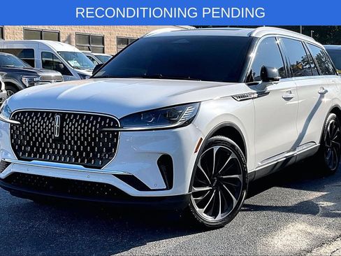 Used 2025 Lincoln Aviator Reserve w/ Illumination Package RWD image 2