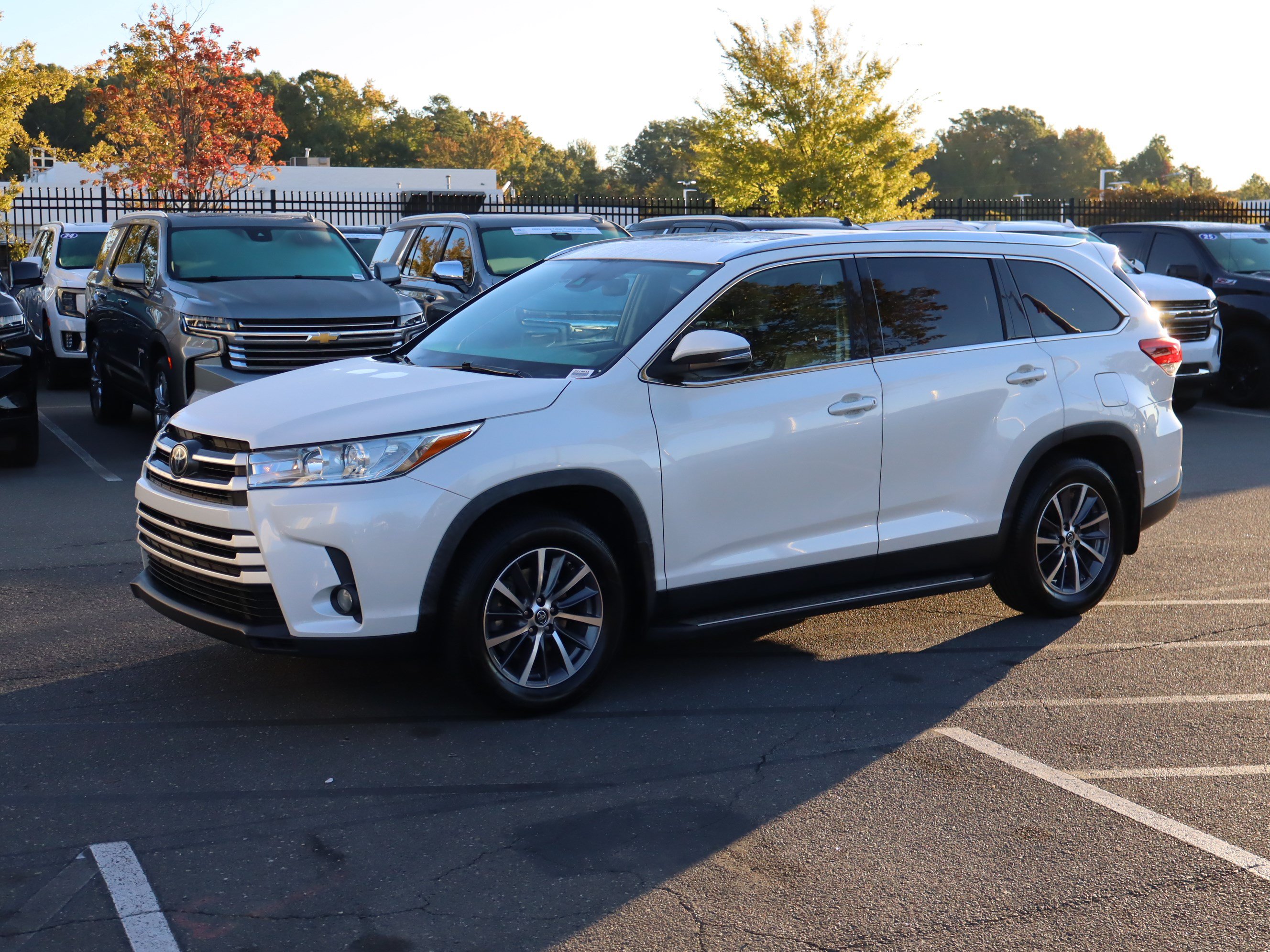 Used 2019 Toyota Highlander XLE AWD/4WD image 5