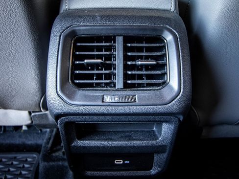 Certified 2022 Volkswagen Taos SE image 44