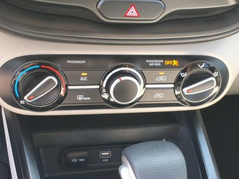 Used 2025 Kia Soul LX image 17