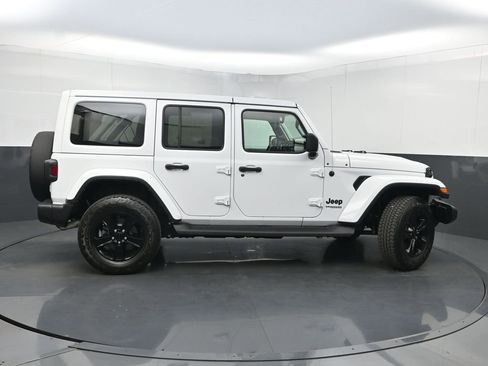 Used 2022 Jeep Wrangler Unlimited Sahara AWD/4WD image 43