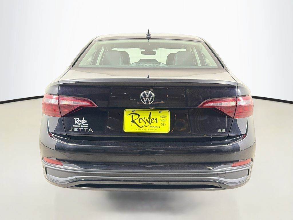 Used 2024 Volkswagen Jetta SE FWD image 7