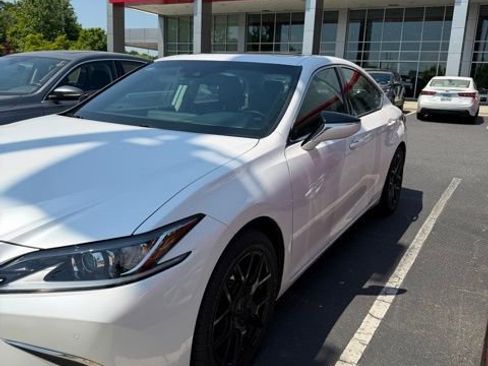 Used 2020 Lexus ES 350 w/ Premium Package FWD image 2