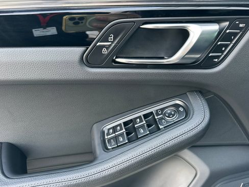 Used 2025 Porsche Macan image 12