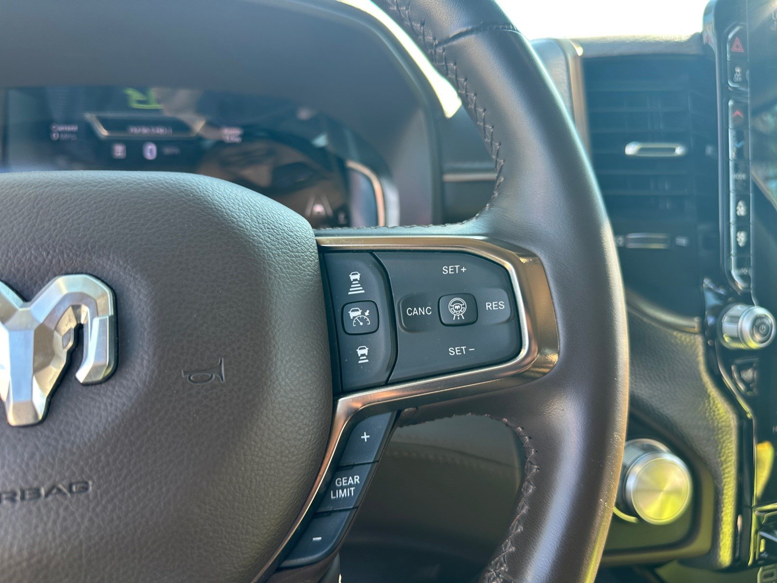 Used 2025 RAM 1500 Limited AWD/4WD image 19