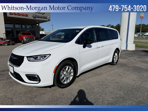 New 2026 Chrysler Pacifica Select image 1