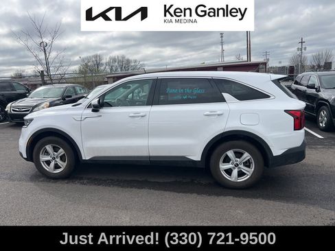 Certified 2023 Kia Sorento LX image 8