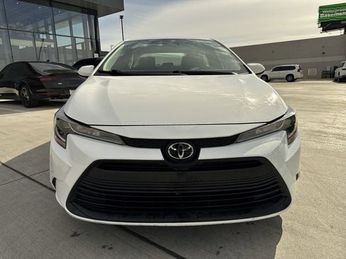 Used 2024 Toyota Corolla LE image 2