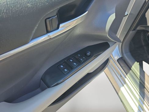Used 2020 Toyota Camry LE FWD image 21