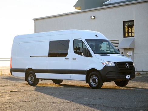 Used 2021 Mercedes-Benz Sprinter 3500 image 2