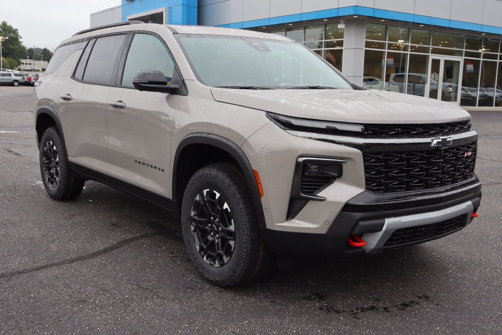 New 2027 Chevrolet Traverse Z71 w/ Enhanced Driving Package AWD/4WD image 2