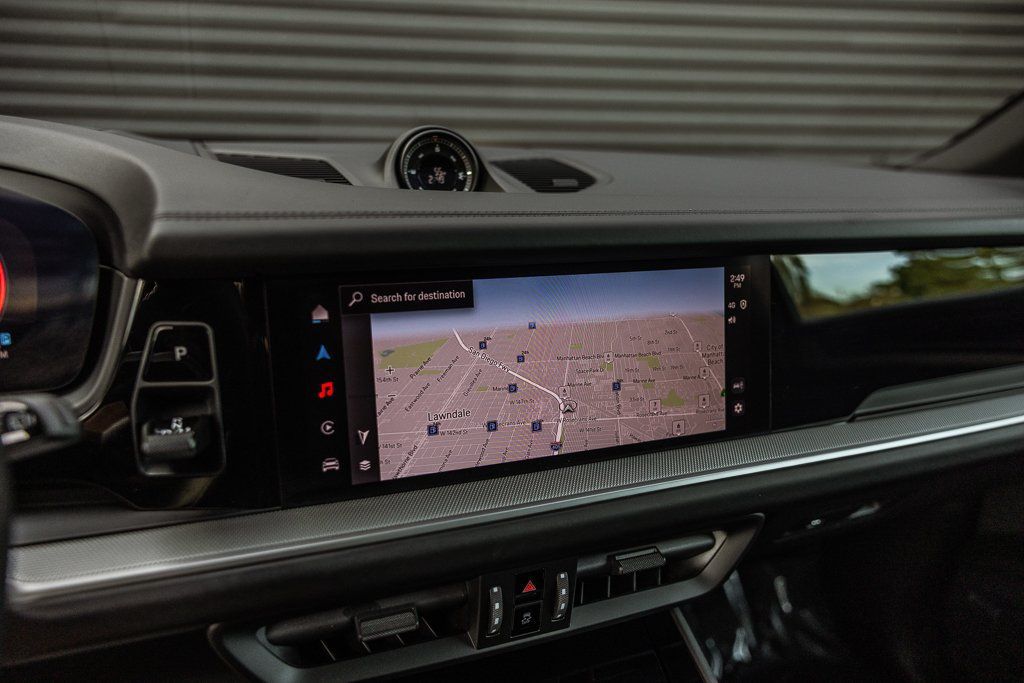 Certified 2025 Porsche Cayenne E-Hybrid AWD/4WD image 25