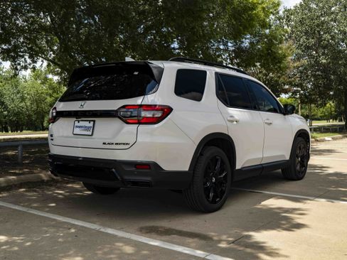 Used 2026 Honda Pilot Black Edition image 9