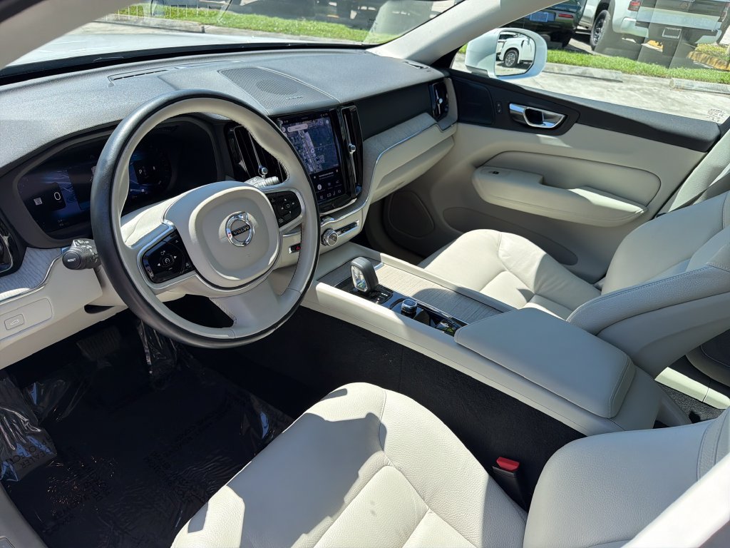 Used 2023 Volvo XC60 B5 Plus AWD/4WD image 14
