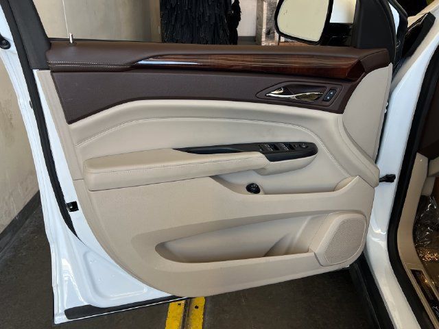 Used 2015 Cadillac SRX Luxury w/ Driver Awareness Package FWD image 25