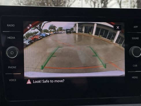 Used 2025 Volkswagen Jetta SE image 18