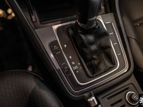 Used 2017 Volkswagen Golf Alltrack S image 29