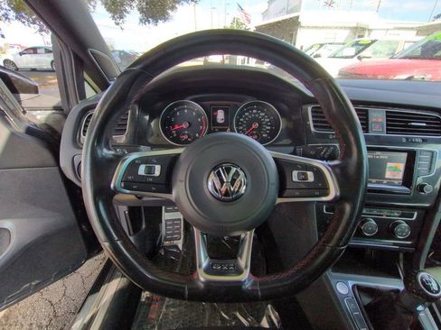 Used 2015 Volkswagen GTI SE image 15