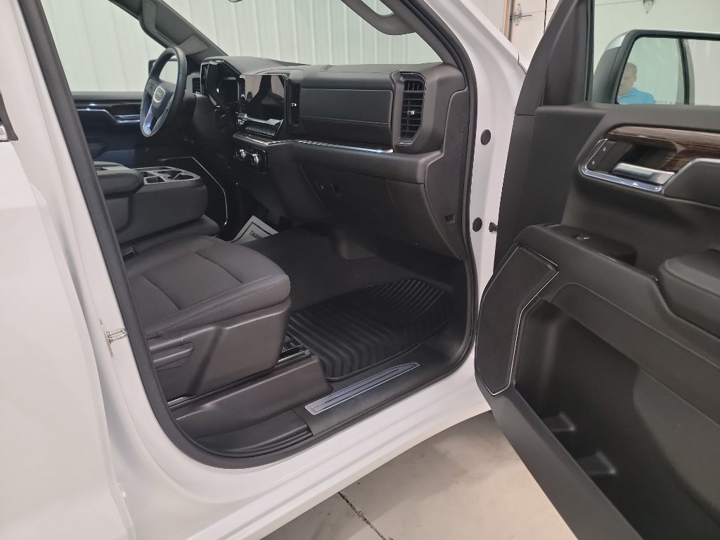Used 2024 GMC Sierra 1500 SLE w/ Enhanced Capability Package AWD/4WD image 7